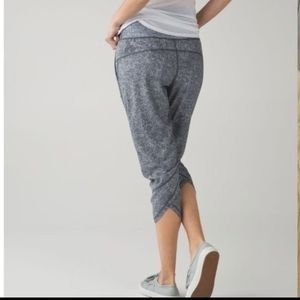 Lululemon Tranquil Crop Rio Mist White Black